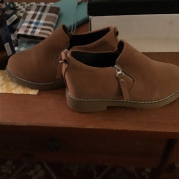 Brown suede booties with zipper - Picture 2 of 3